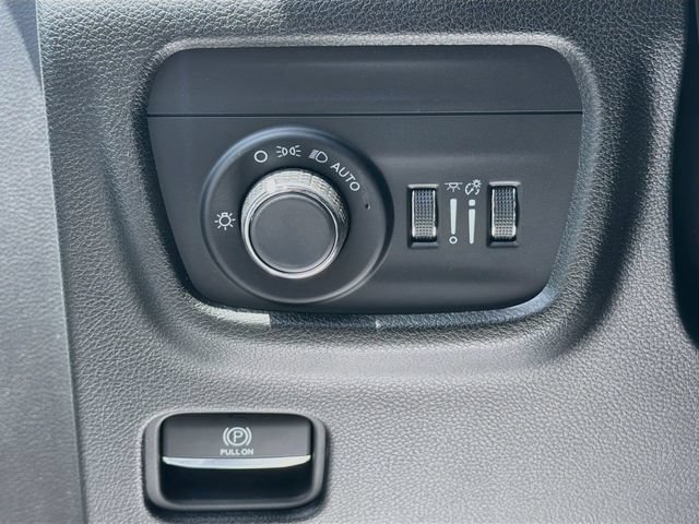 Used 2024 Jeep Grand Cherokee L Altitude RWD image 11