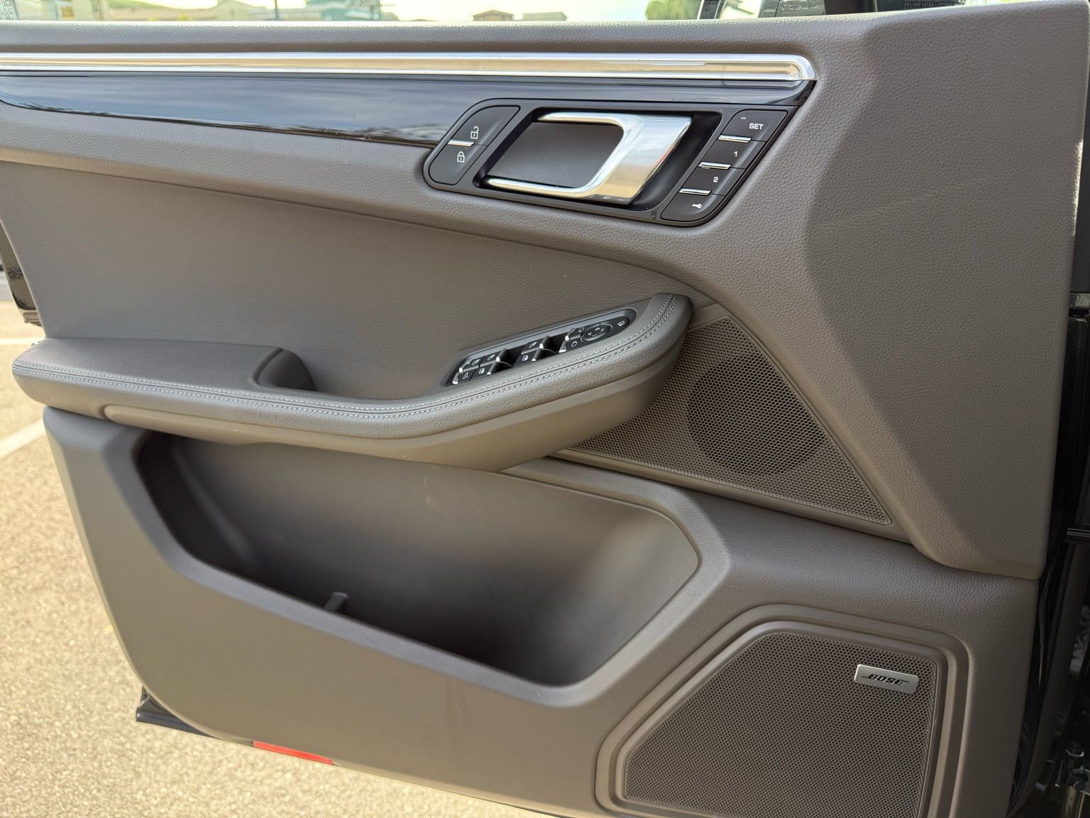 Used 2025 Porsche Macan image 26