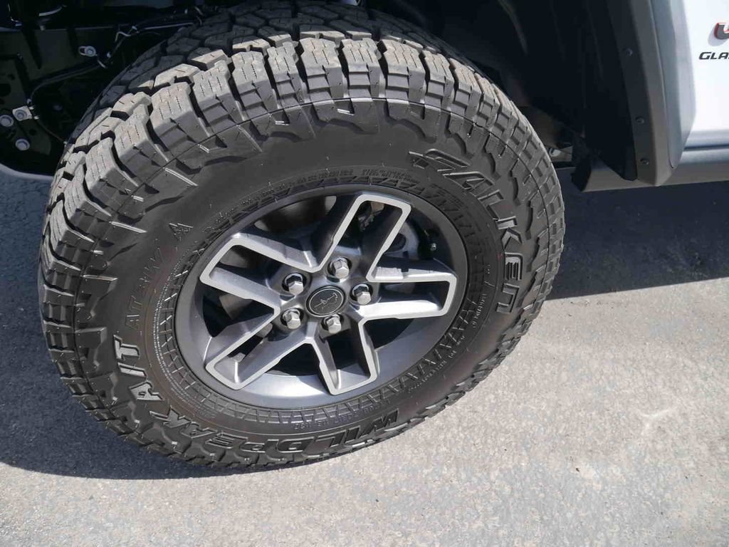 Certified 2026 Jeep Gladiator Mojave AWD/4WD image 11