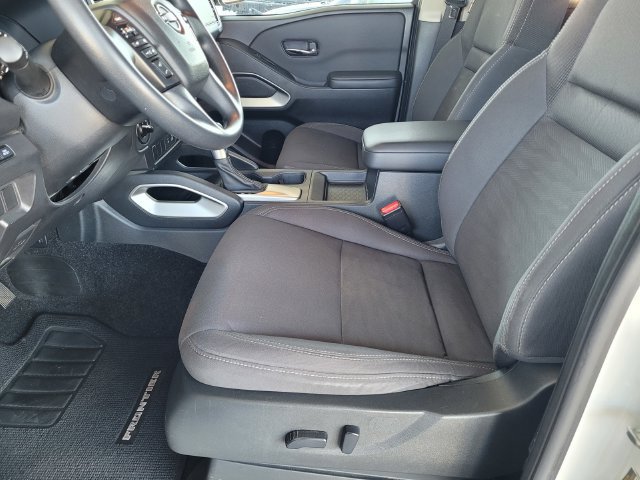 Used 2024 Nissan Frontier SV AWD/4WD image 17