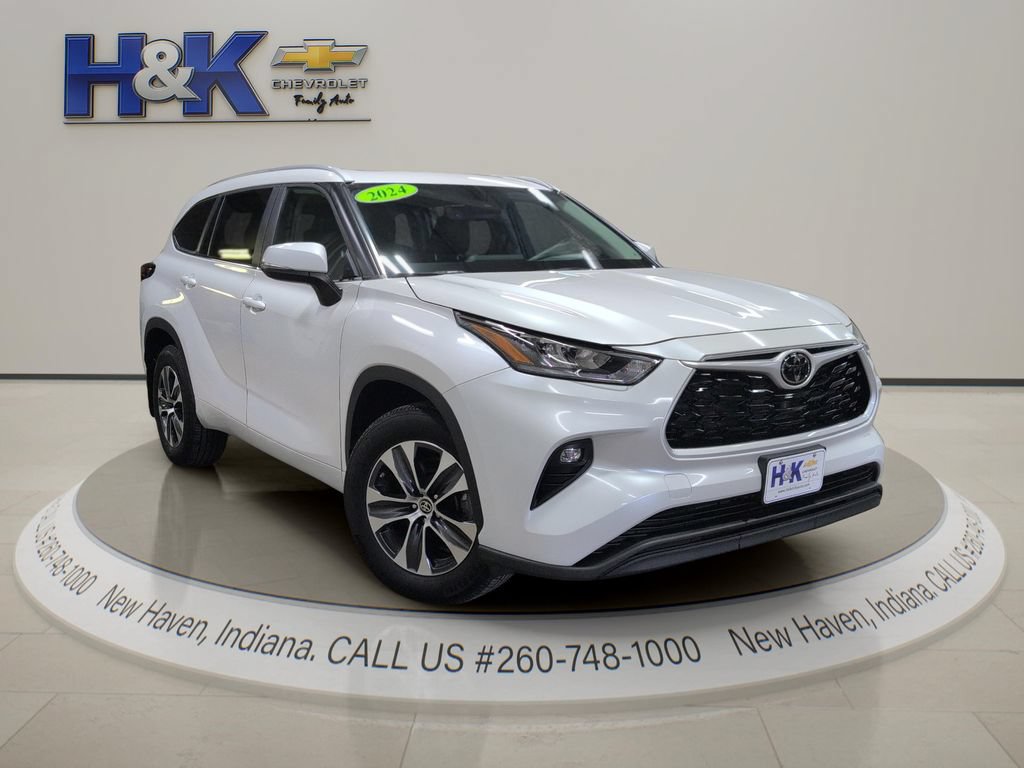 Used 2024 Toyota Highlander XLE AWD/4WD video 1