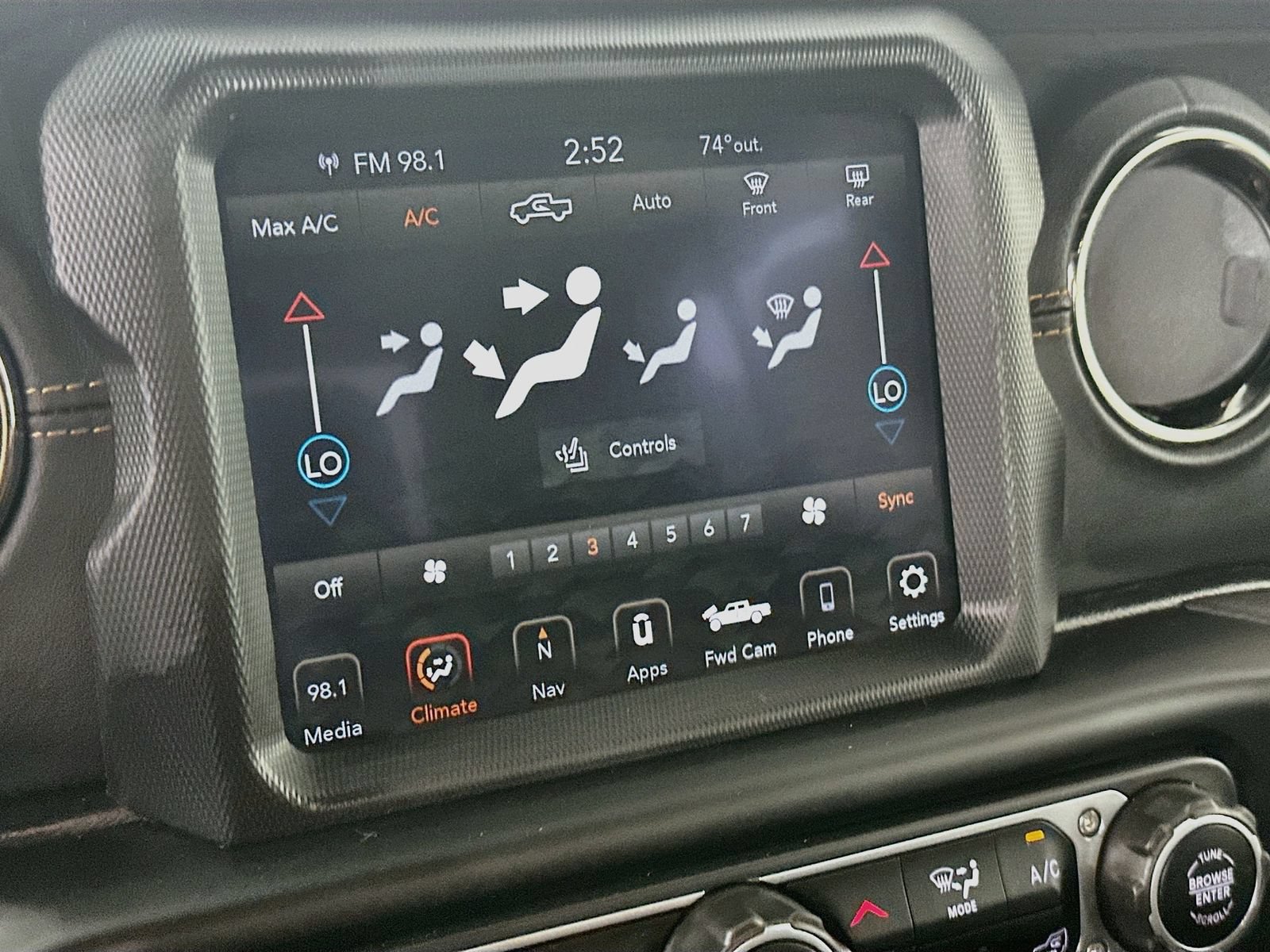 Used 2022 Jeep Gladiator Overland AWD/4WD image 15