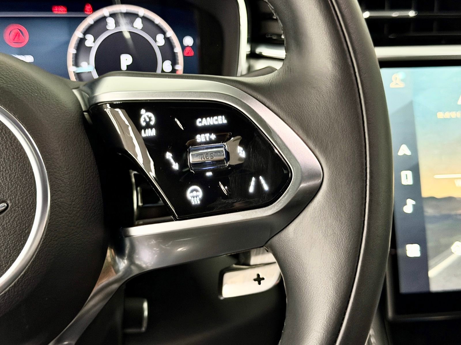 Used 2024 Jaguar F-PACE R-Dynamic S image 29