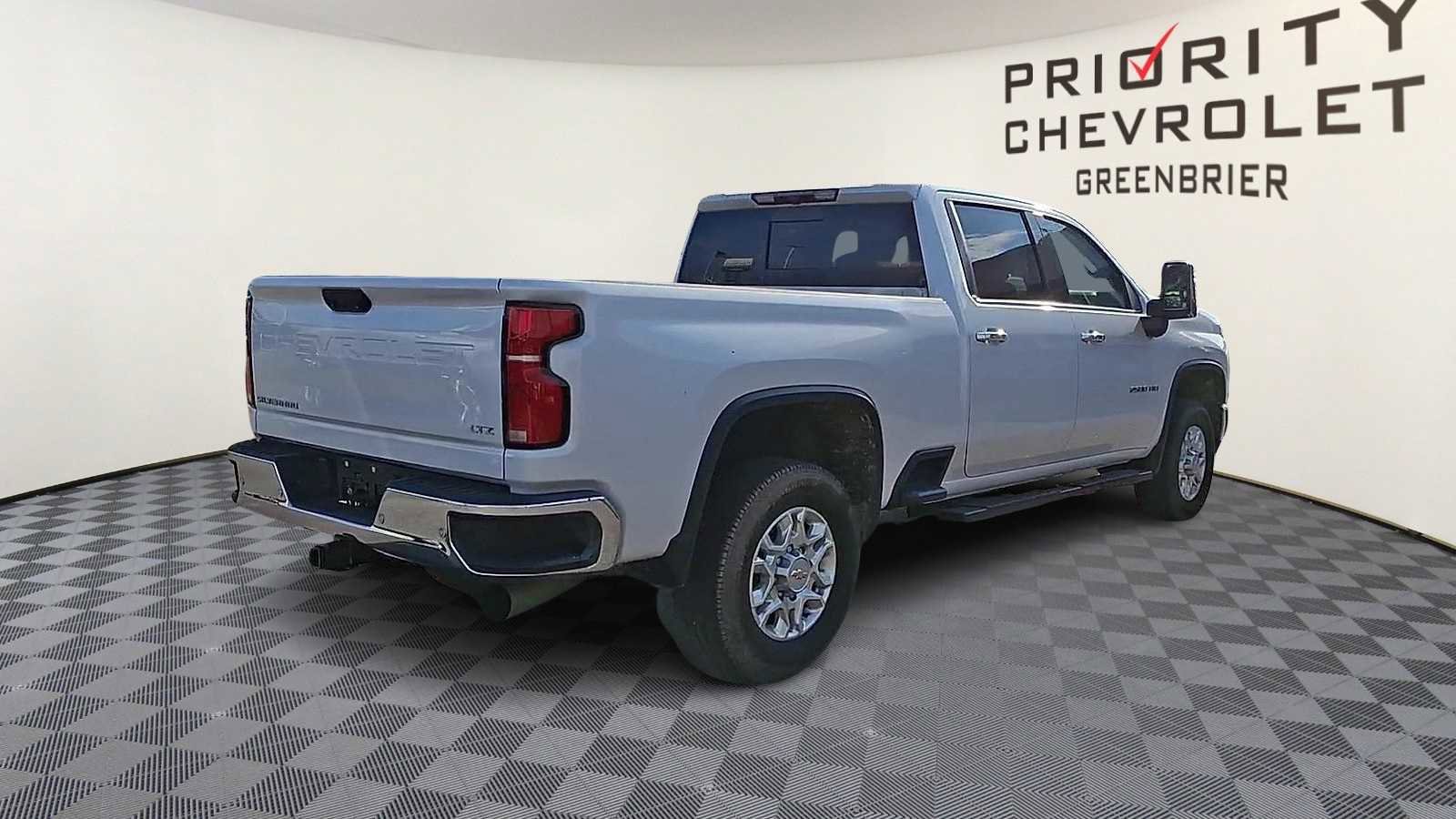 Used 2024 Chevrolet Silverado 2500 LTZ w/ LTZ Convenience Package image 8