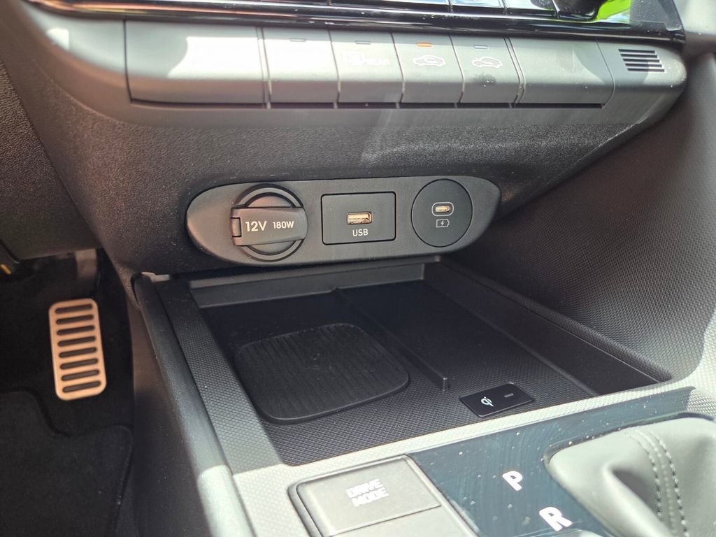 Used 2025 Hyundai Elantra Sport FWD image 23