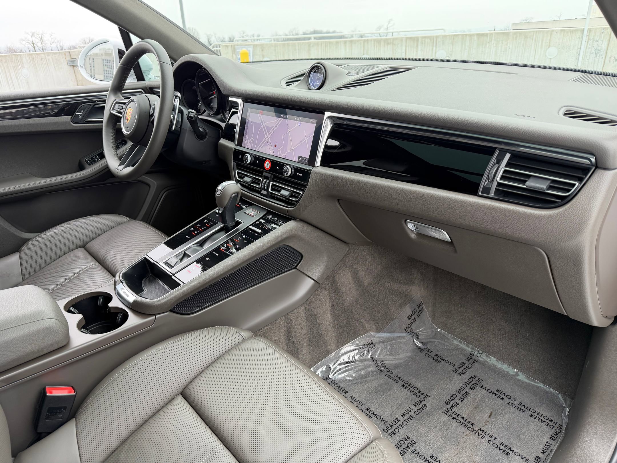 Certified 2023 Porsche Macan image 17