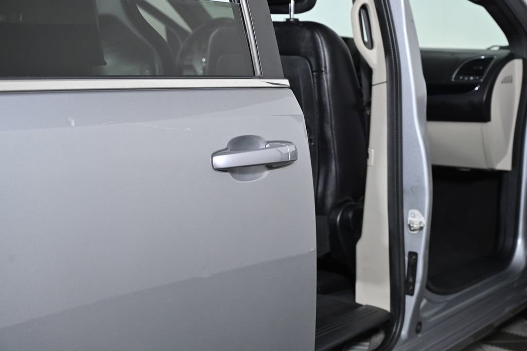 Used 2019 Dodge Grand Caravan SXT image 29