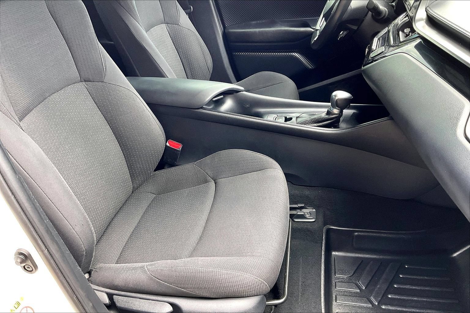 Used 2018 Toyota C-HR XLE FWD image 25