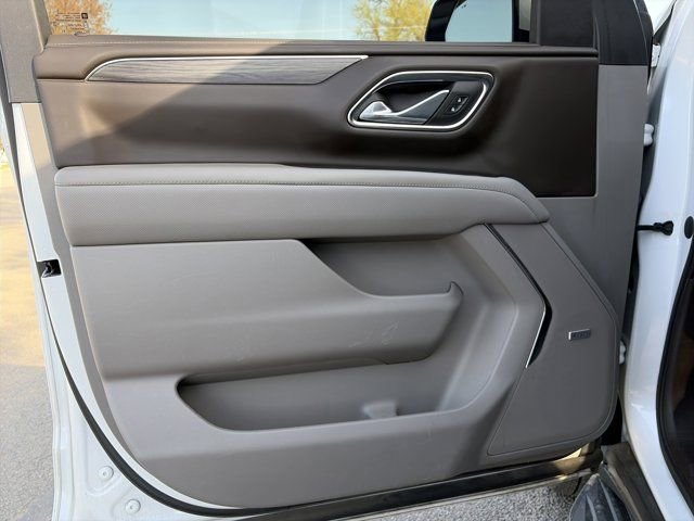 Used 2023 GMC Yukon SLT w/ SLT Premium Package image 14