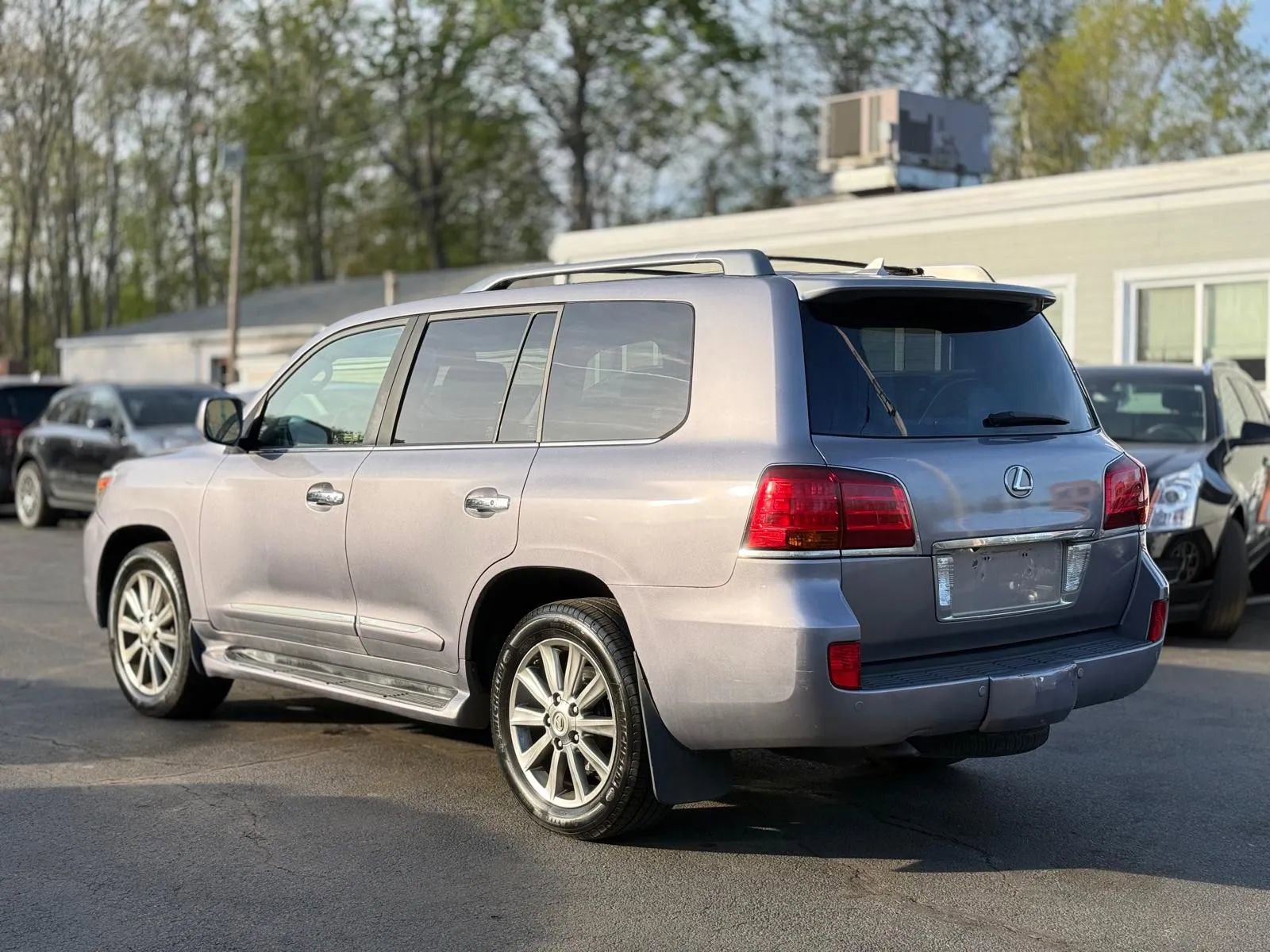 Used 2011 Lexus LX 570 4WD w/ Luxury Pkg image 7