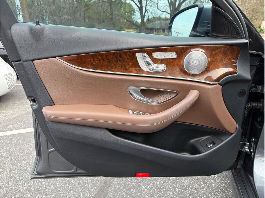 Used 2017 Mercedes-Benz E 300 image 7