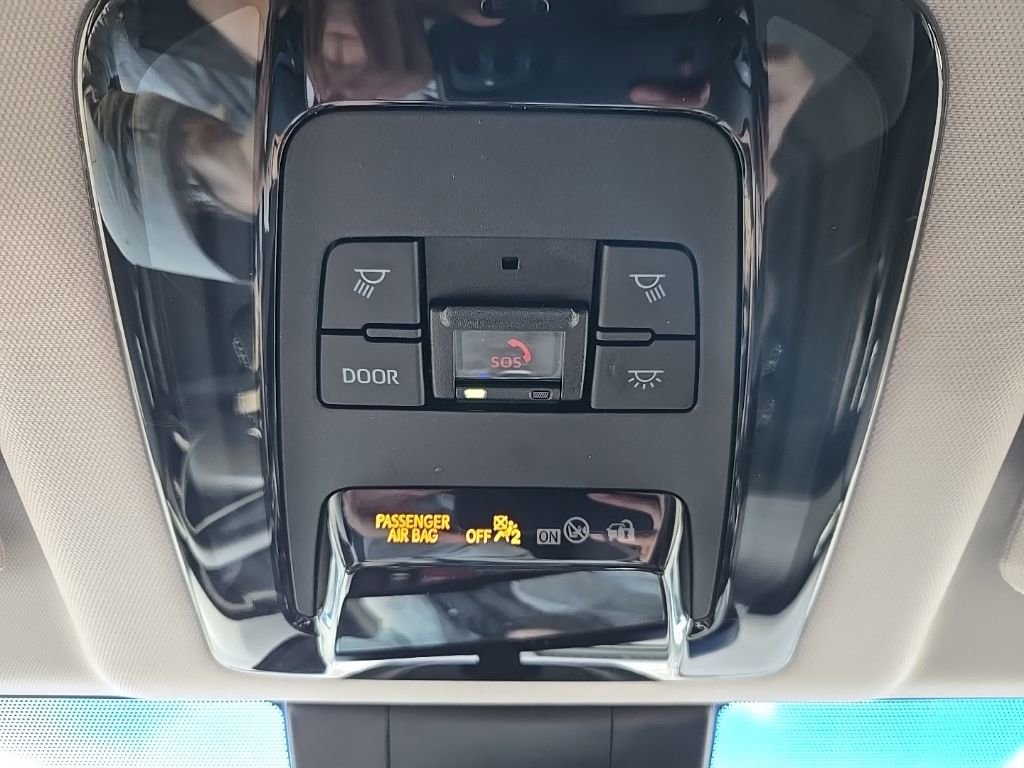 Used 2021 Toyota Venza LE image 31