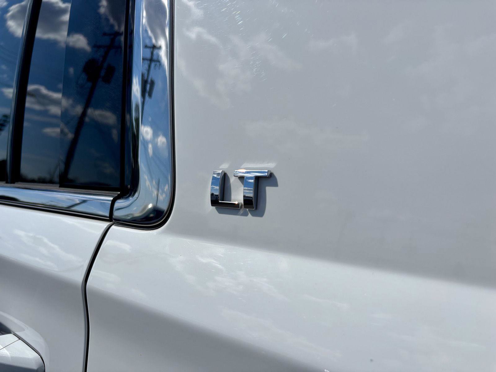 Used 2018 Chevrolet Suburban LT AWD/4WD image 21