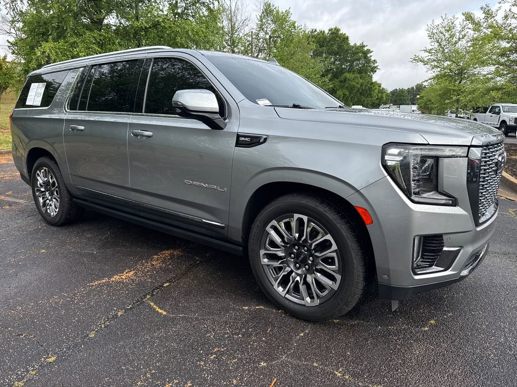 Used 2023 GMC Yukon XL Denali Ultimate AWD/4WD image 1