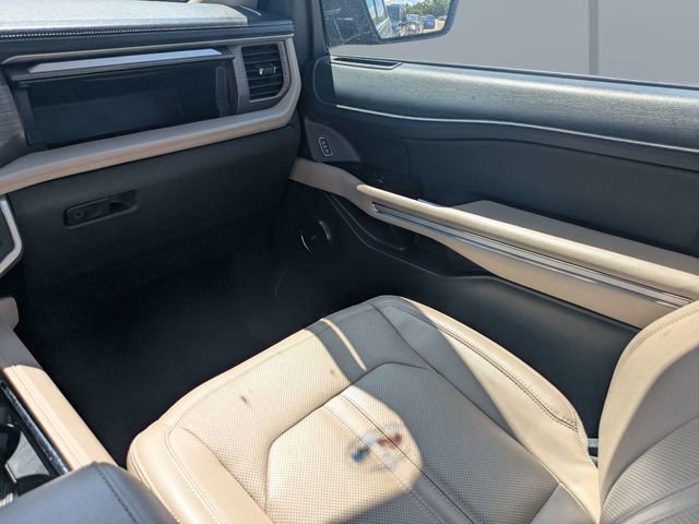Used 2024 Ford Expedition Limited AWD/4WD image 18