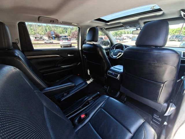 Used 2015 Toyota Highlander Limited AWD/4WD image 29