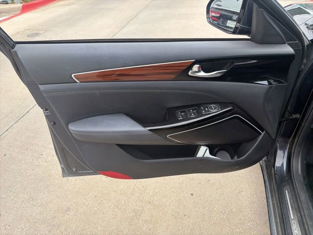 Used 2017 Kia Cadenza Premium FWD image 13