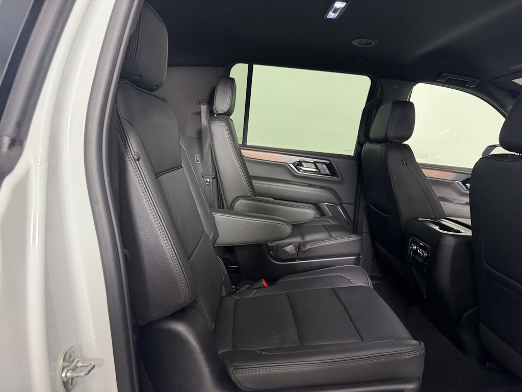 Used 2025 GMC Yukon XL Denali AWD/4WD image 17