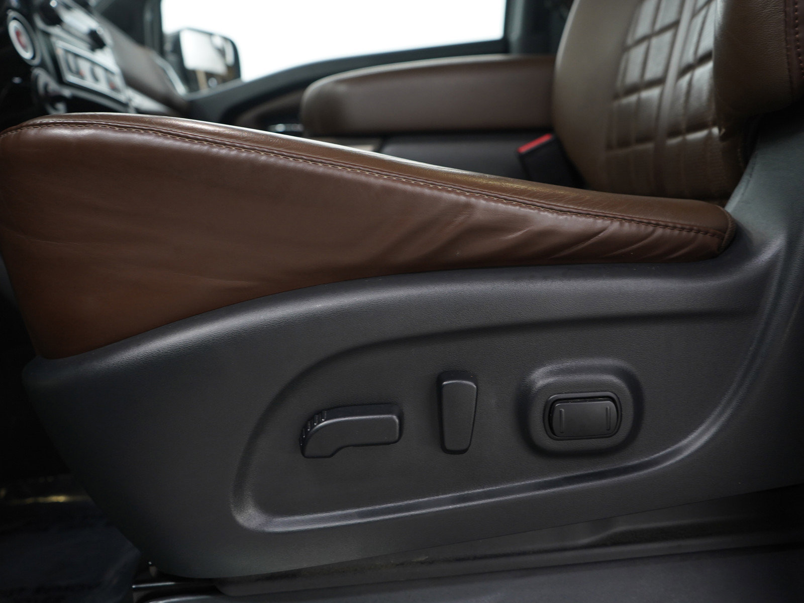 Used 2021 Nissan Titan Platinum Reserve w/ Moonroof Package image 26