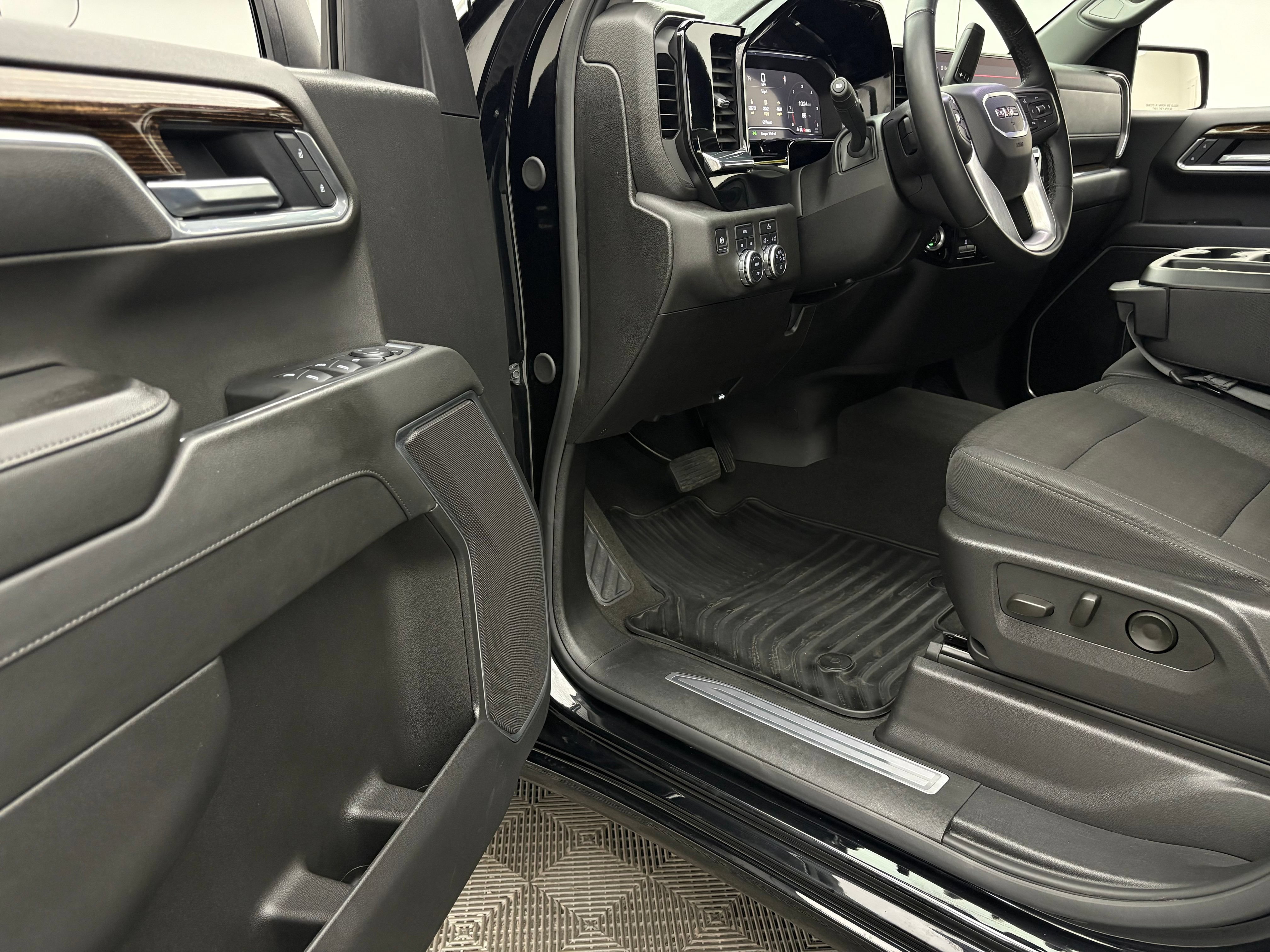 Used 2025 GMC Sierra 1500 Elevation AWD/4WD image 13