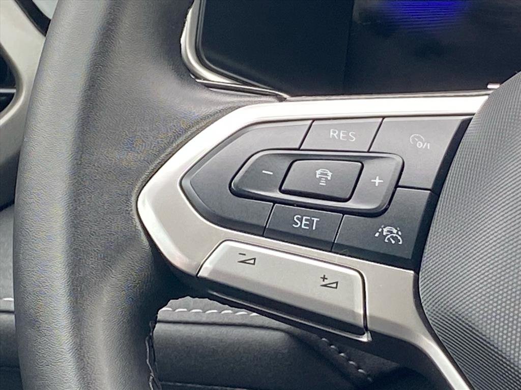 Used 2025 Volkswagen Taos SE image 7