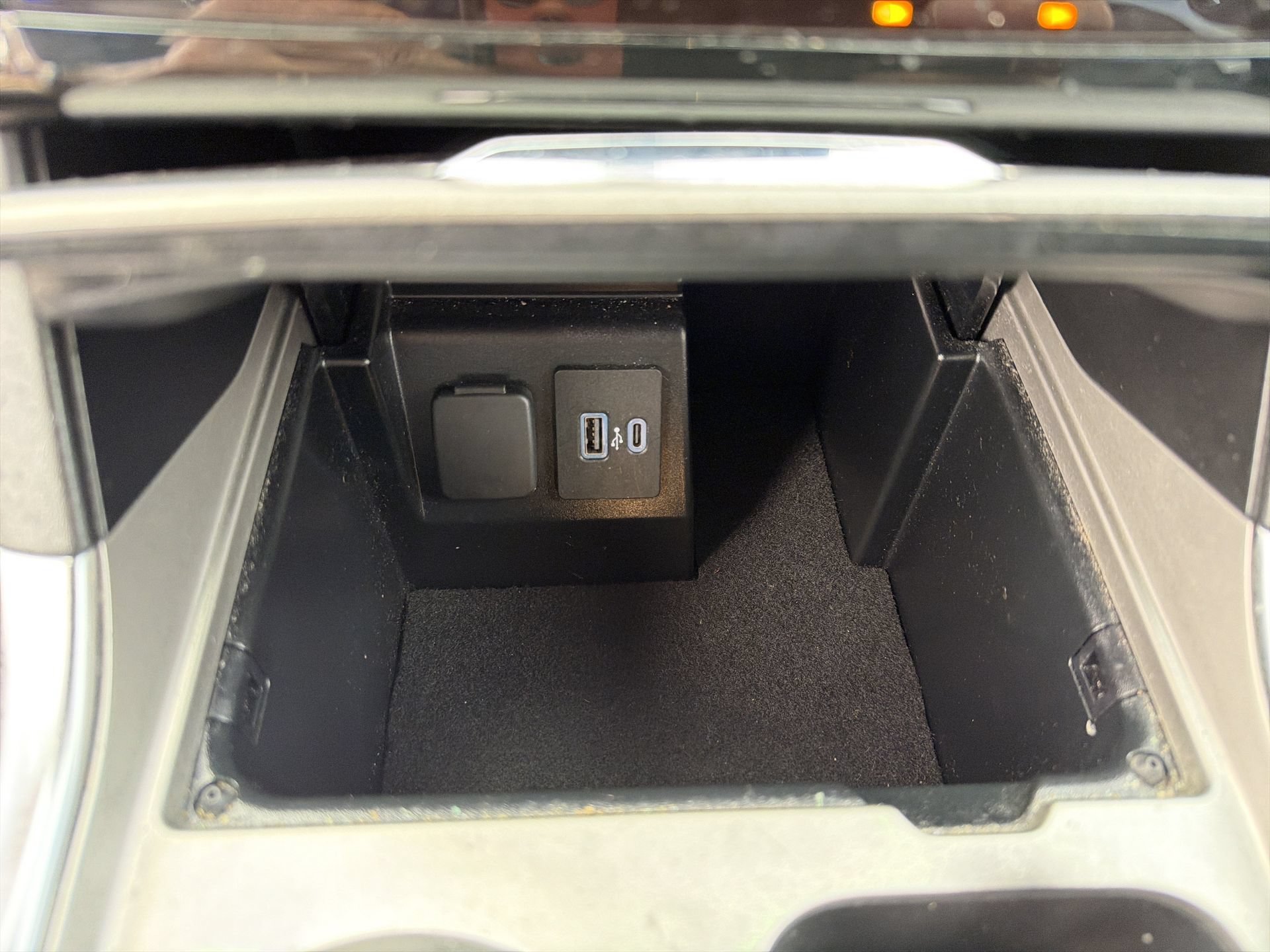 Used 2021 Ford Explorer Limited w/ Equipment Group 301A RWD image 10