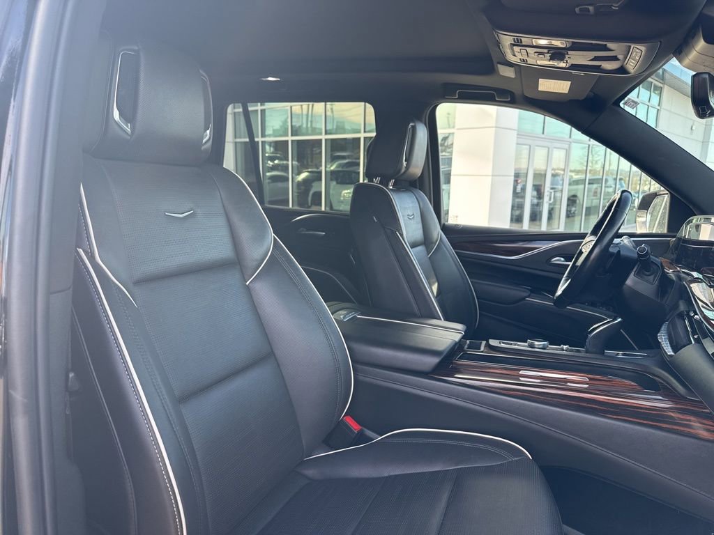 Used 2023 Cadillac Escalade Premium Luxury image 22
