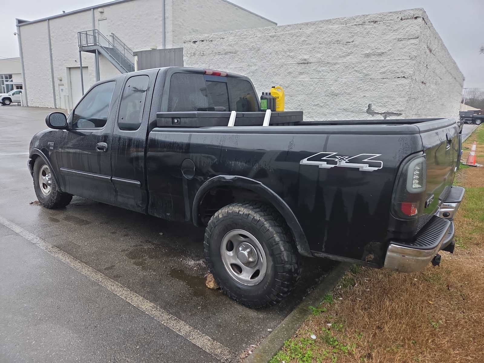 Used 2001 Ford F150 XLT image 2