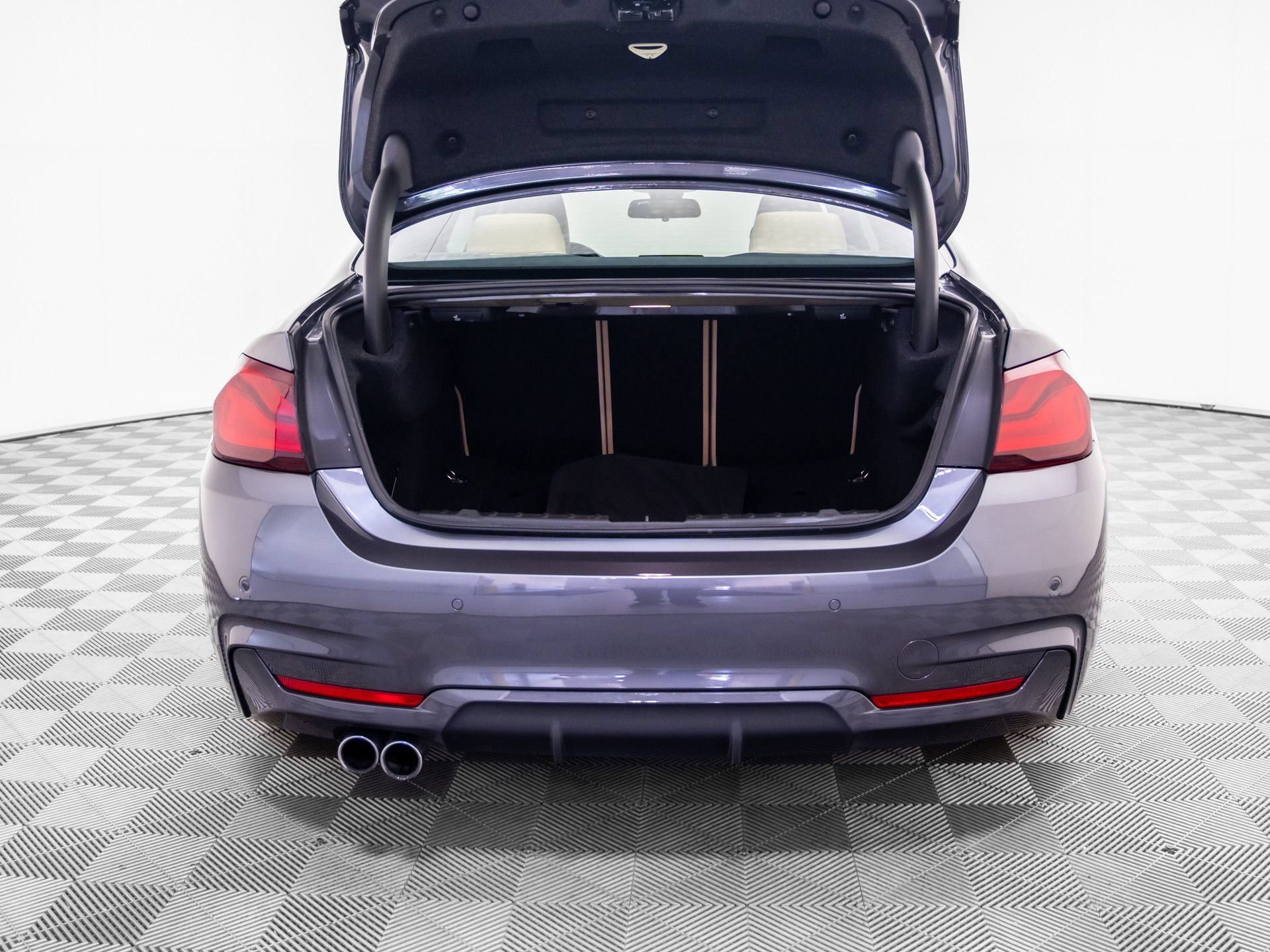 Used 2020 BMW 430i xDrive Coupe w/ M Sport Package AWD/4WD image 33