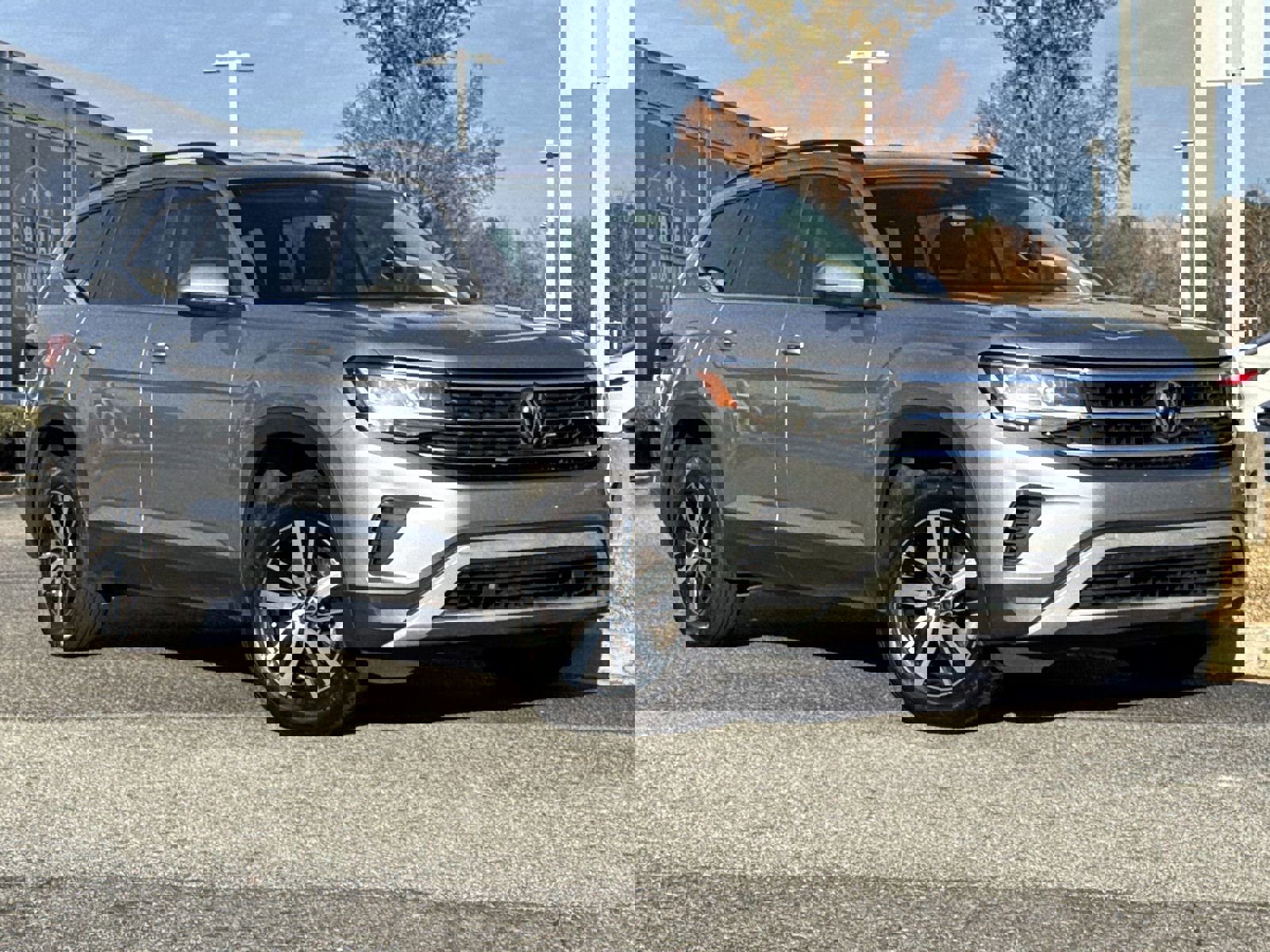 Used 2021 Volkswagen Atlas SE image 2