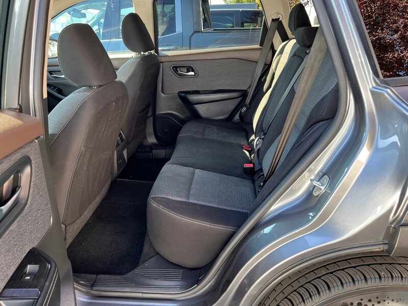 Used 2023 Nissan Rogue SV AWD/4WD image 16