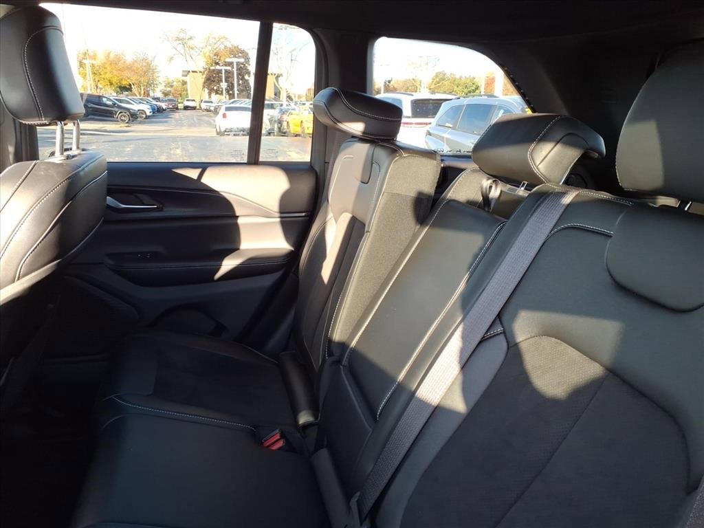 Certified 2024 Jeep Grand Cherokee Altitude image 11