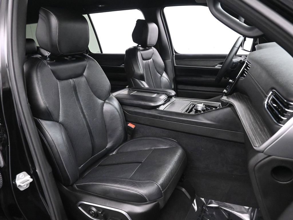 Used 2024 Jeep Wagoneer L Series II w/ Flexible Seating Group image 23