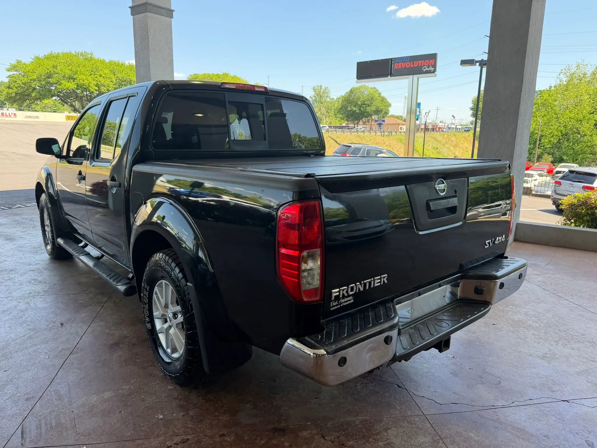 Used 2016 Nissan Frontier SV w/ SV Value Truck Package AWD/4WD image 4