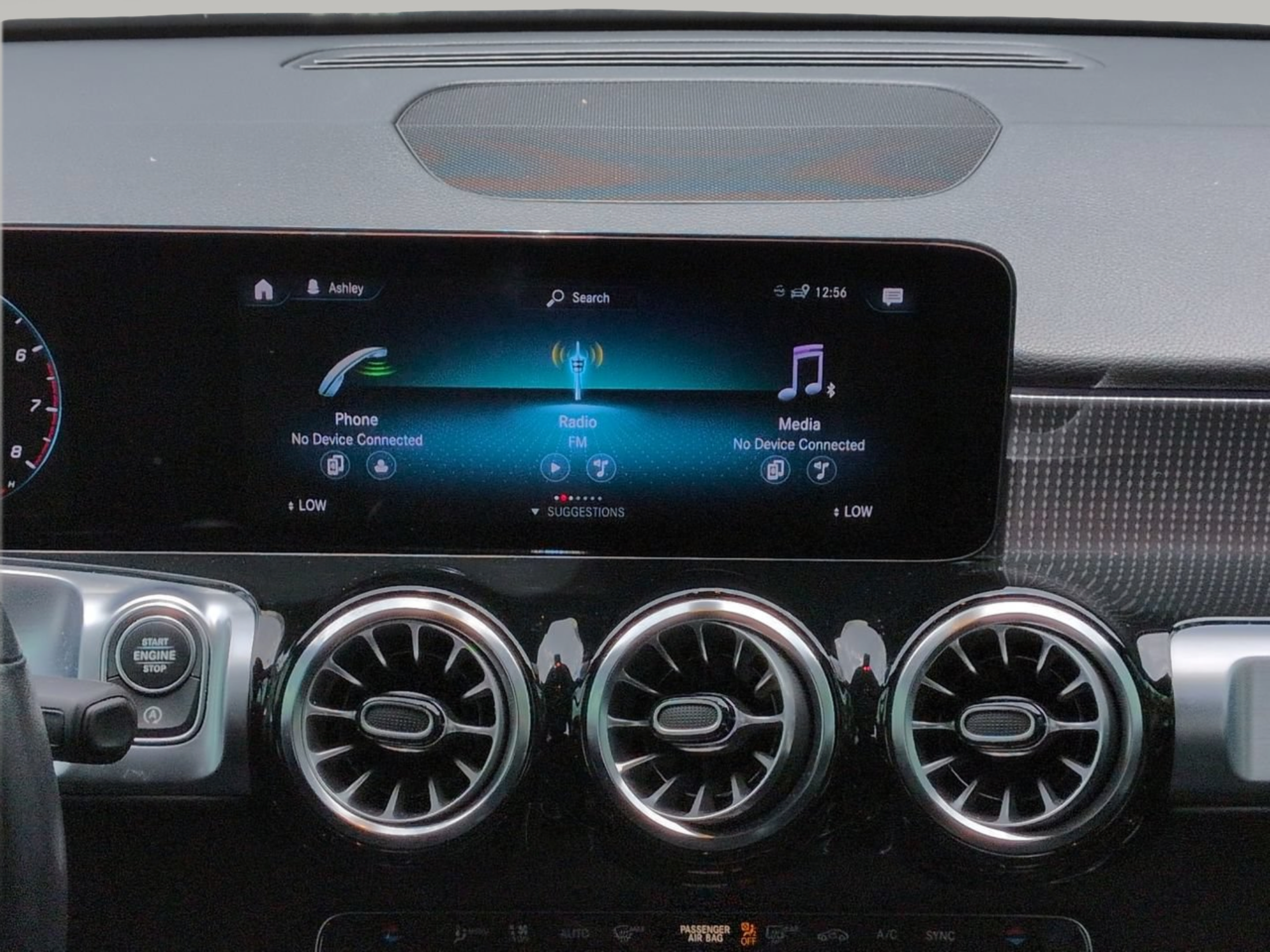 Used 2022 Mercedes-Benz GLB 250 4MATIC image 23