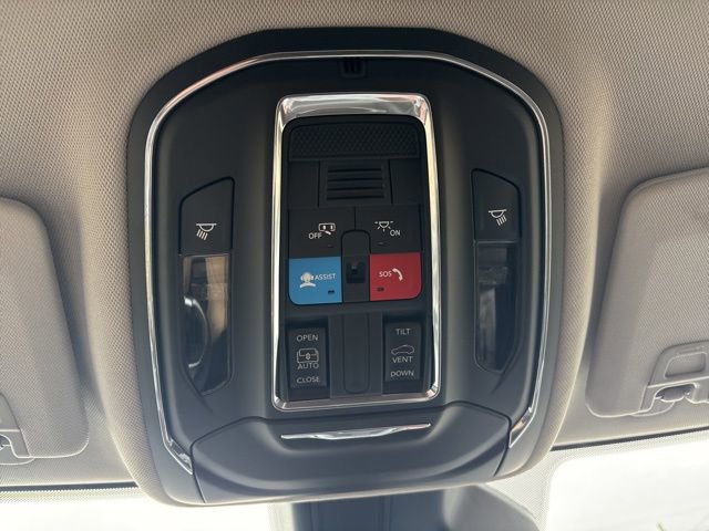 Used 2024 Jeep Grand Cherokee Laredo X image 37