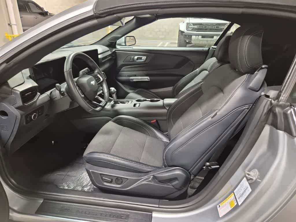 Used 2025 Ford Mustang Convertible RWD image 9