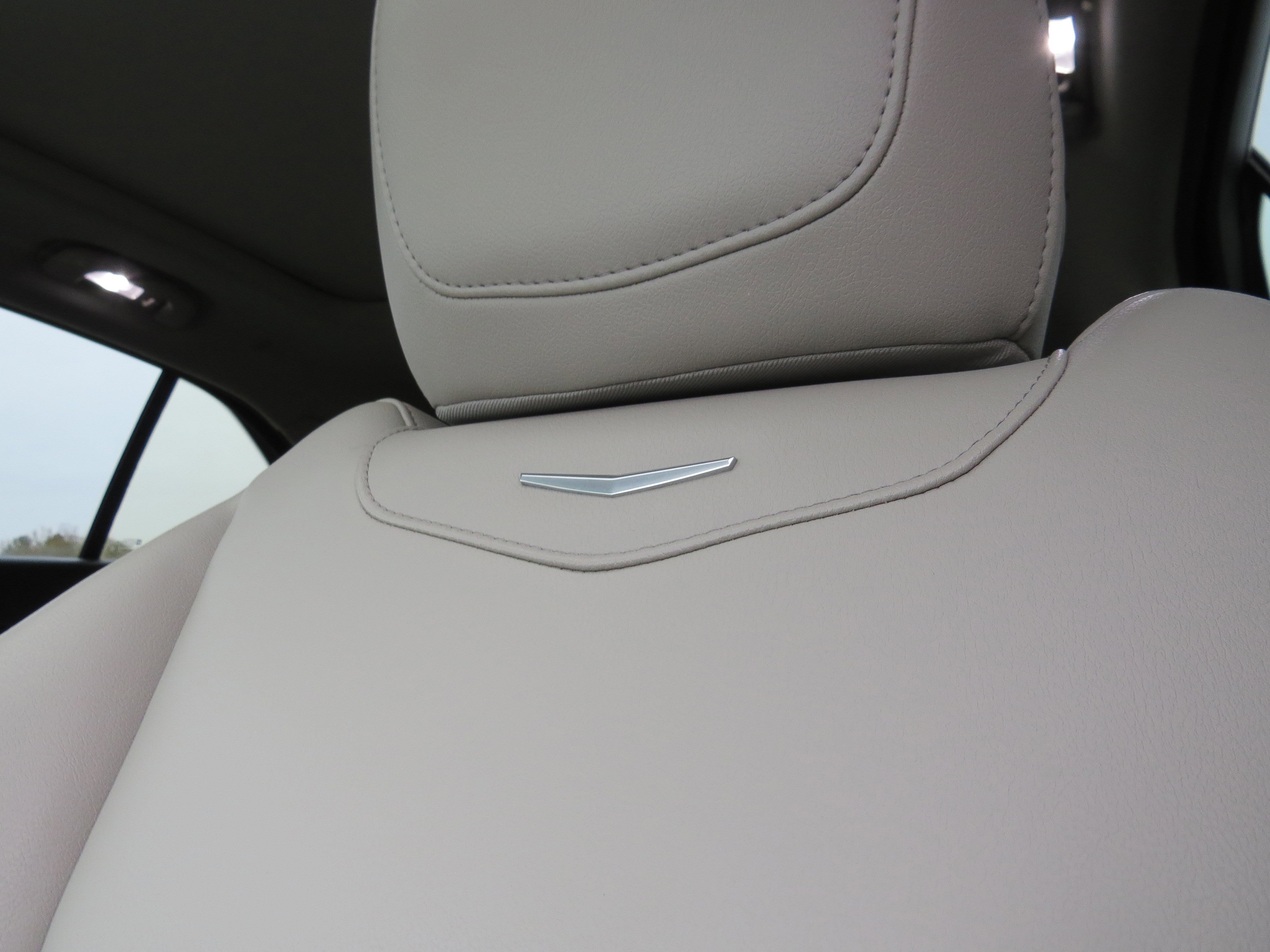 Certified 2023 Cadillac XT4 Luxury w/ Cold Weather Package image 21