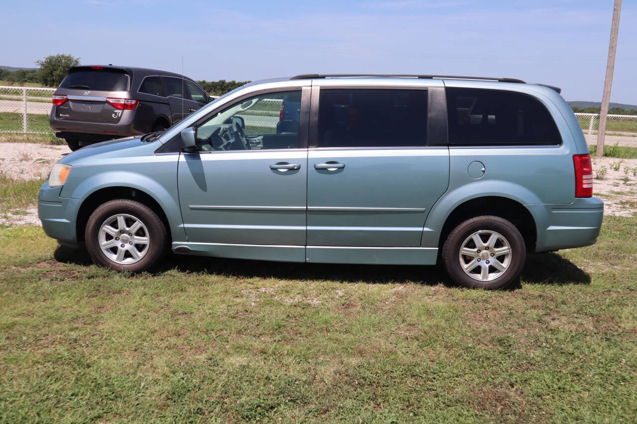 Used 2008 Chrysler Town & Country Touring image 12