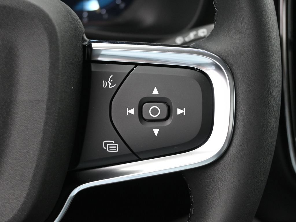 New 2025 Volvo XC40 B5 Core w/ Climate Package AWD/4WD image 10