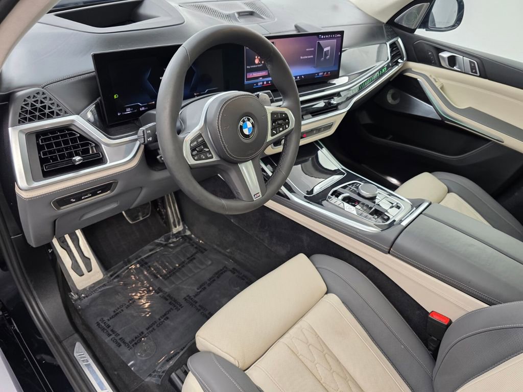 Used 2024 BMW X7 xDrive40i w/ M Sport Package AWD/4WD image 10
