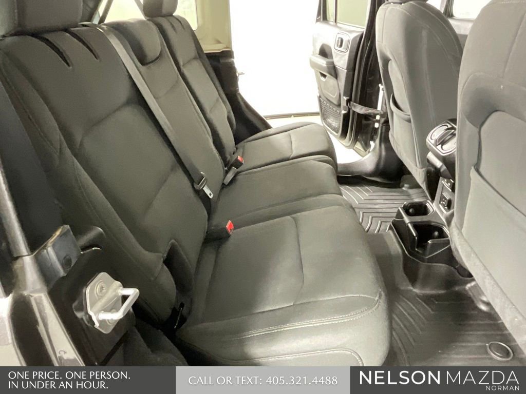 Used 2019 Jeep Wrangler Unlimited Sahara w/ Safety Group image 27