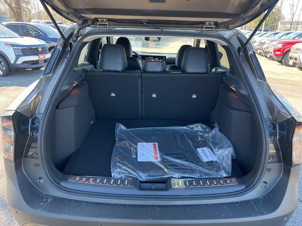 New 2025 Nissan Kicks SR w/ Illumination Package image 24