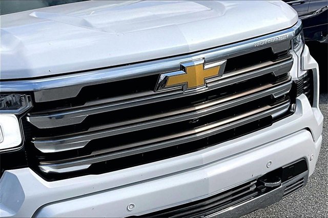 Used 2022 Chevrolet Silverado 1500 High Country w/ Z71 Off-Road Package image 34