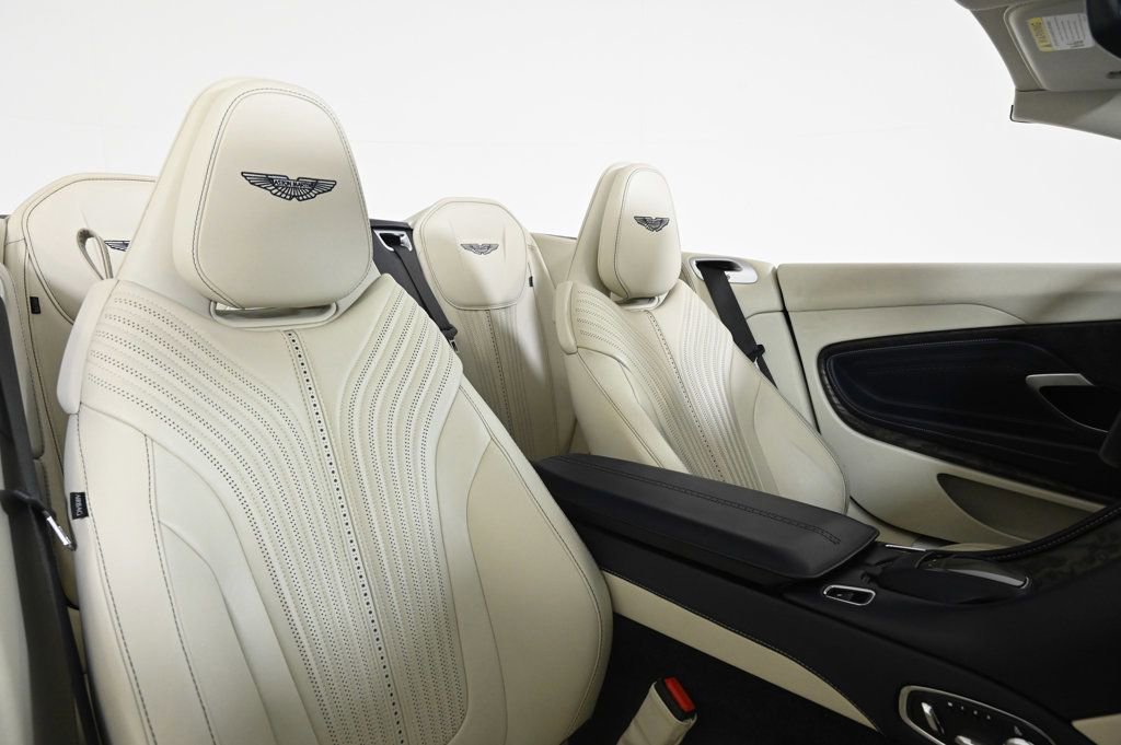 Used 2022 Aston Martin DB11 Volante image 16