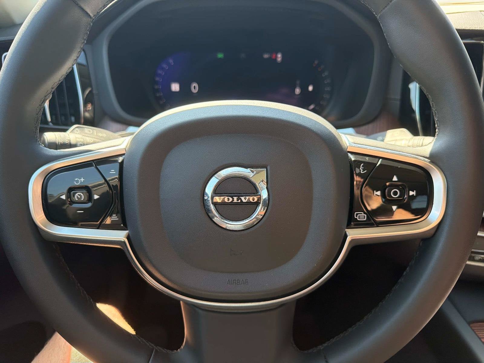 Certified 2024 Volvo XC60 B5 Ultimate w/ Protection Package Premier AWD/4WD image 29