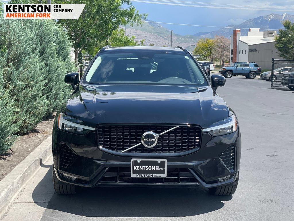 Used 2025 Volvo XC60 B5 Plus AWD/4WD image 2