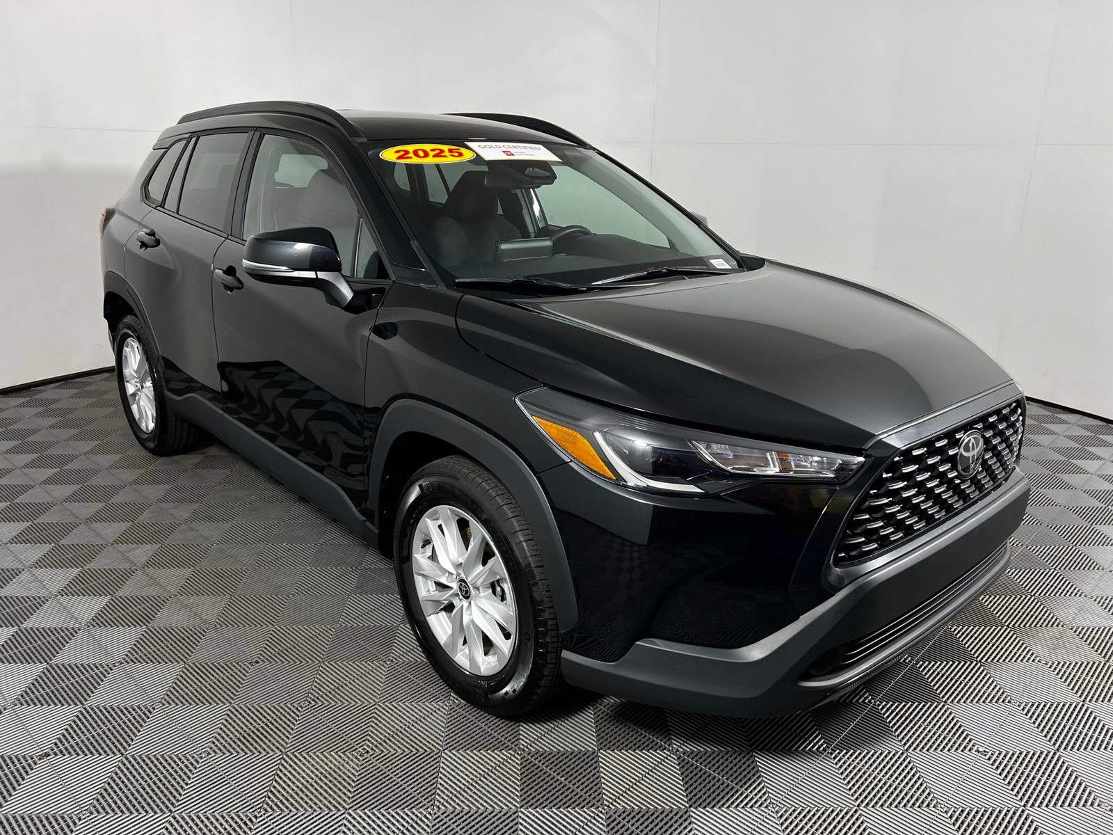 Certified 2025 Toyota Corolla Cross LE image 3