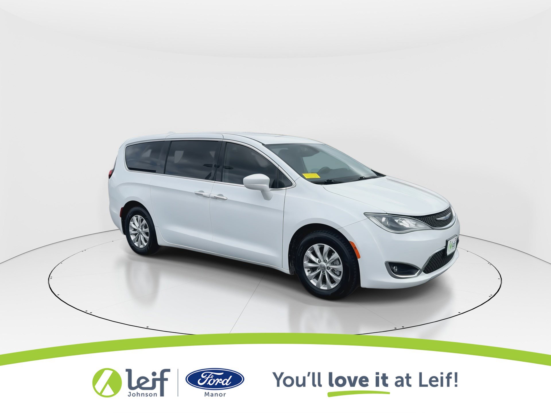 Used 2018 Chrysler Pacifica Touring Plus image 2