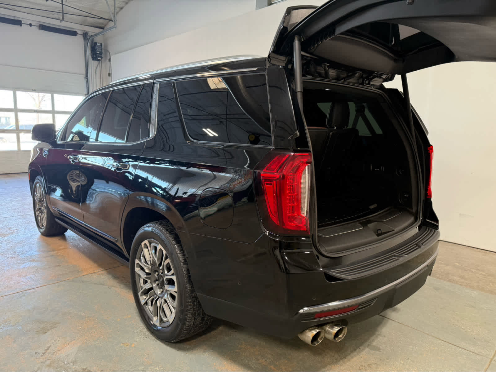 Certified 2023 GMC Yukon Denali Ultimate image 4